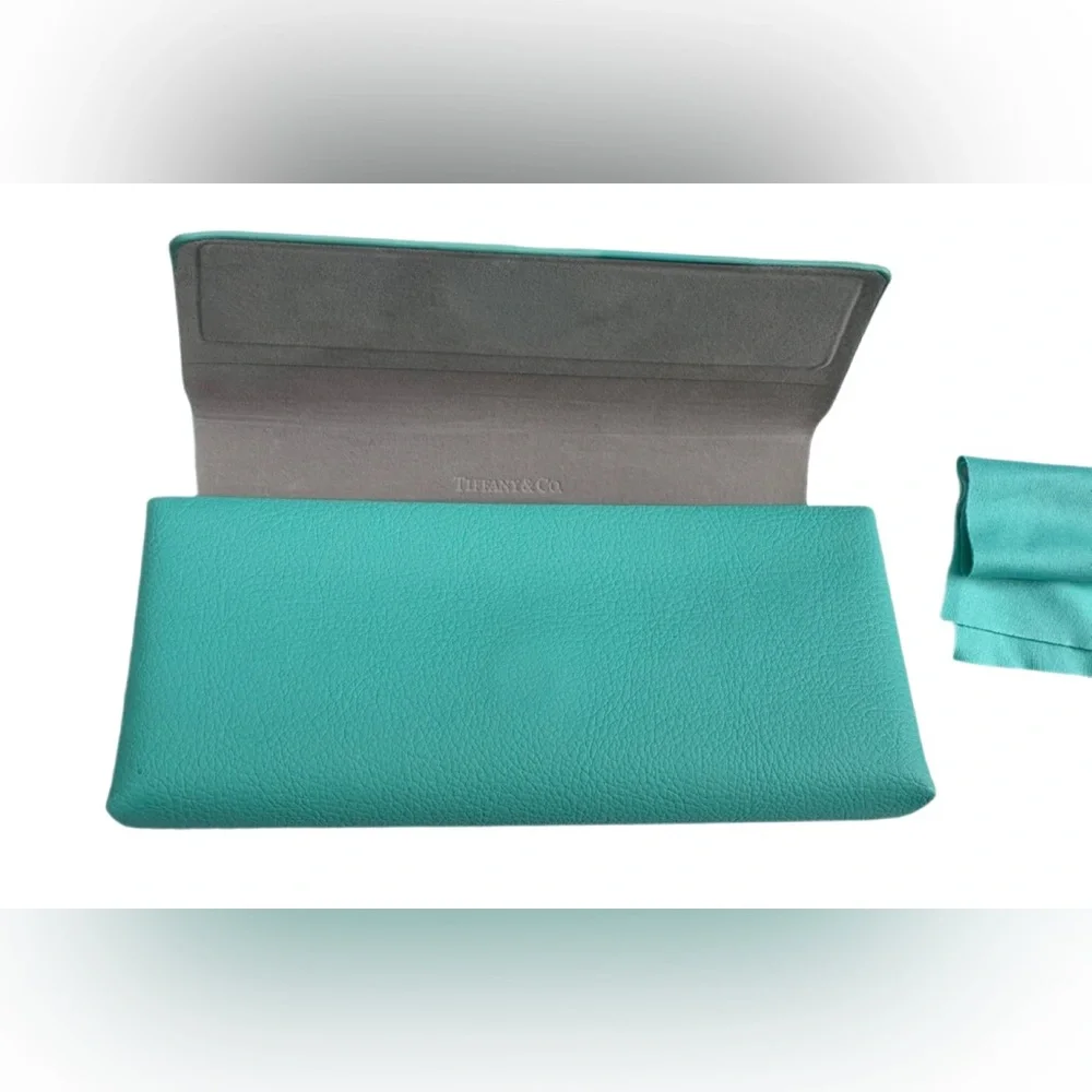 Tiffany Glasses Case Tiffany Blue Leather w cleaning cloth excellent condition